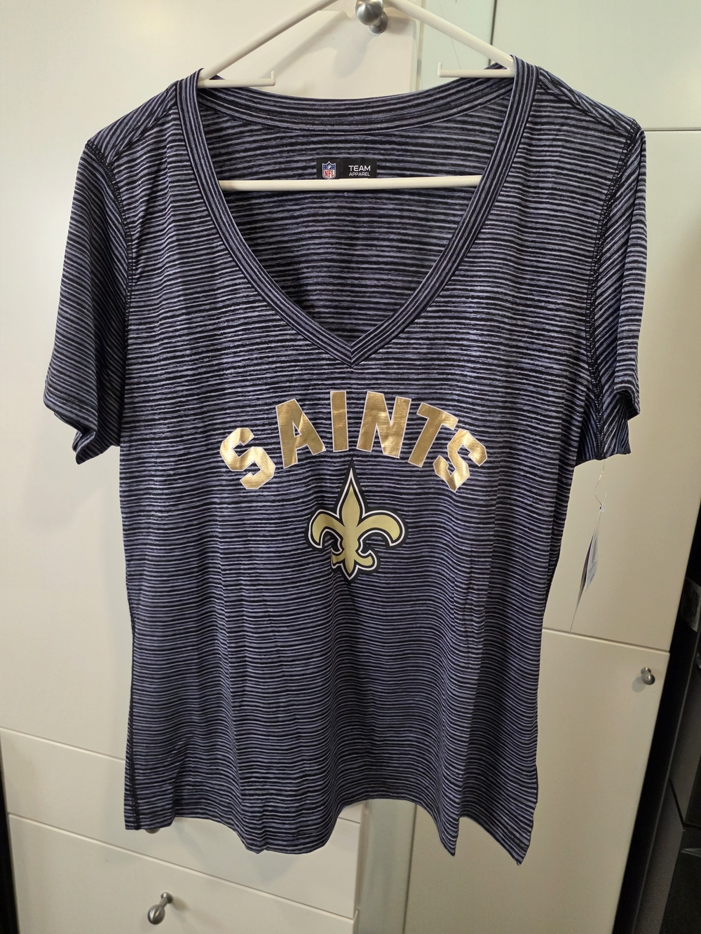 NWT New Orleans Saints NFL Team Apparel Black Striped V-Neck T-Shirt Women's XL